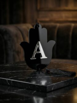 תליון לרכב-שחור אות מובלטת