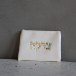 נרתיק צדקה-לבן אותיות זהב