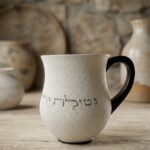 נטלה אפורה ידיות שחורות