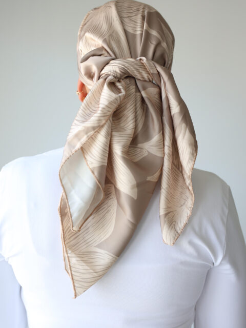 דגם פרח חום שמנת סטן -כיסוי מלא