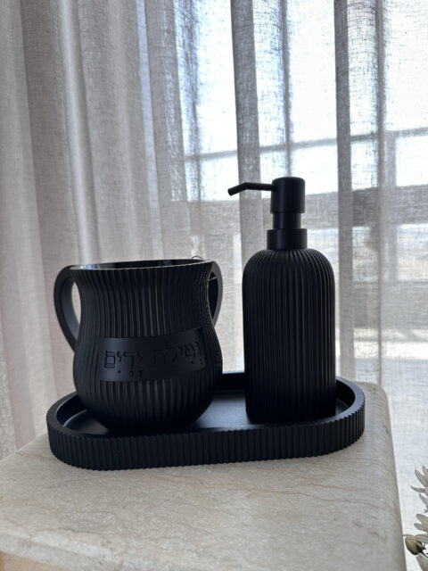 סבוניה ונטלה שחורה