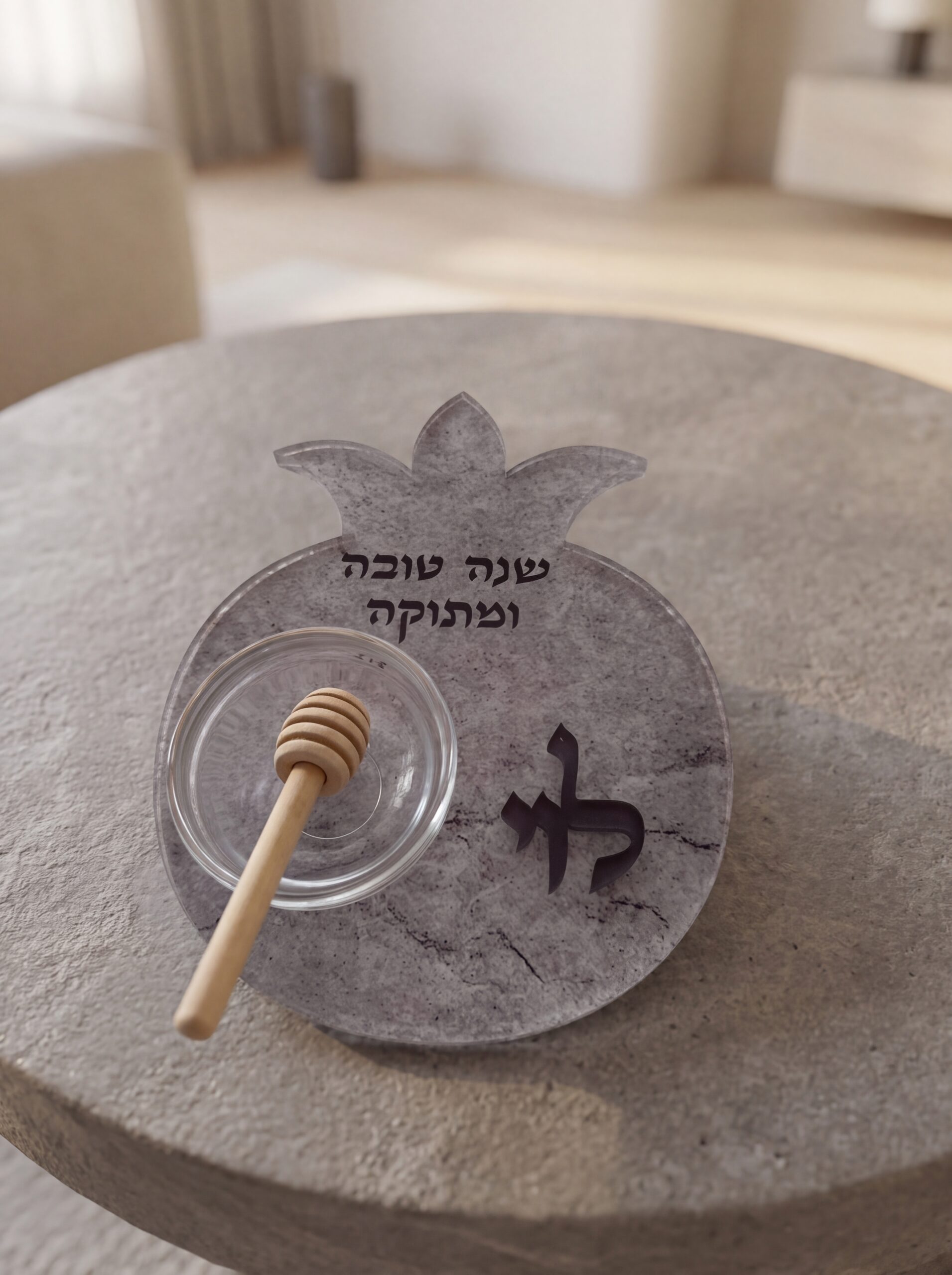 7a9d03f0-cb32-4f47-a78d-29b603754879_file דבשייה עם משפחה- במראה שיש אפור – תמונה 1