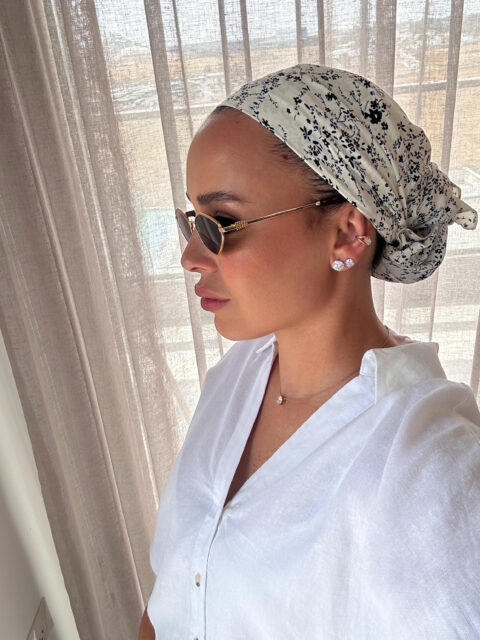 דגם פרחים עדינים קרפ -חצי כיסוי