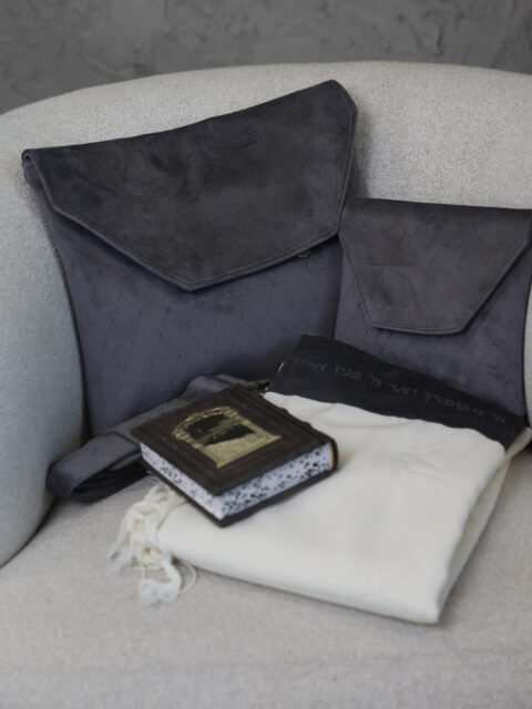 מארז אקסלוסיב- אפור קטיפה