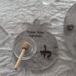 דבשייה עם משפחה- במראה שיש אפור