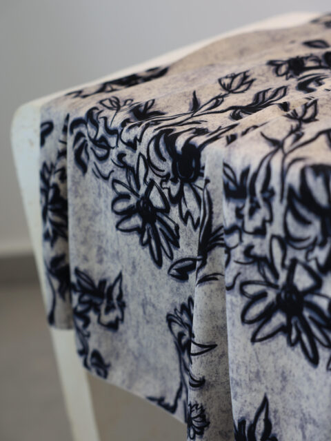 דגם פרח נייבי קרפ -לונג