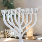 חנוכיה מהודרת- נואר חלבי