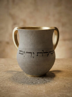 נטלה מהודרת-ידיות זהב