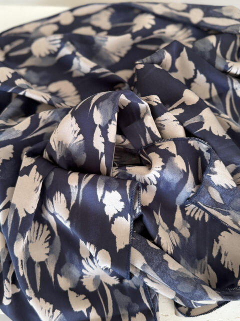 דגם פרח כחול ב'ז סטן-לונג