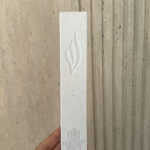 מזוזה מהודרת חמסה לבן - 20 ס"מ