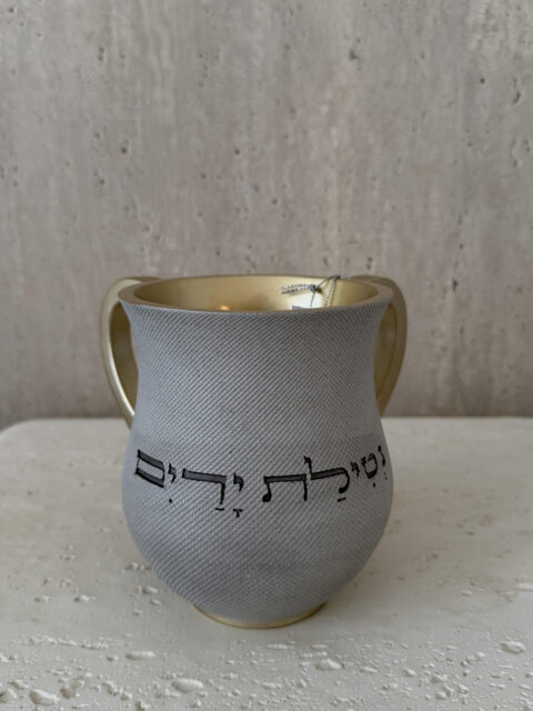 נטלה מהודרת-ידיות זהב