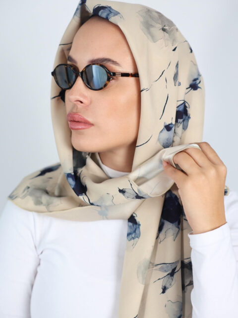 דגם שמנת פרח כחול סטן-כיסוי מלא