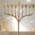 חנוכיה מהודרת- דגם ארי זהב