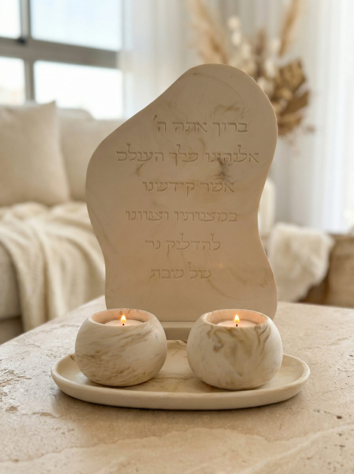 מעמד הדלקת נרות שמנת מעורב כולל פמוטים ומגש