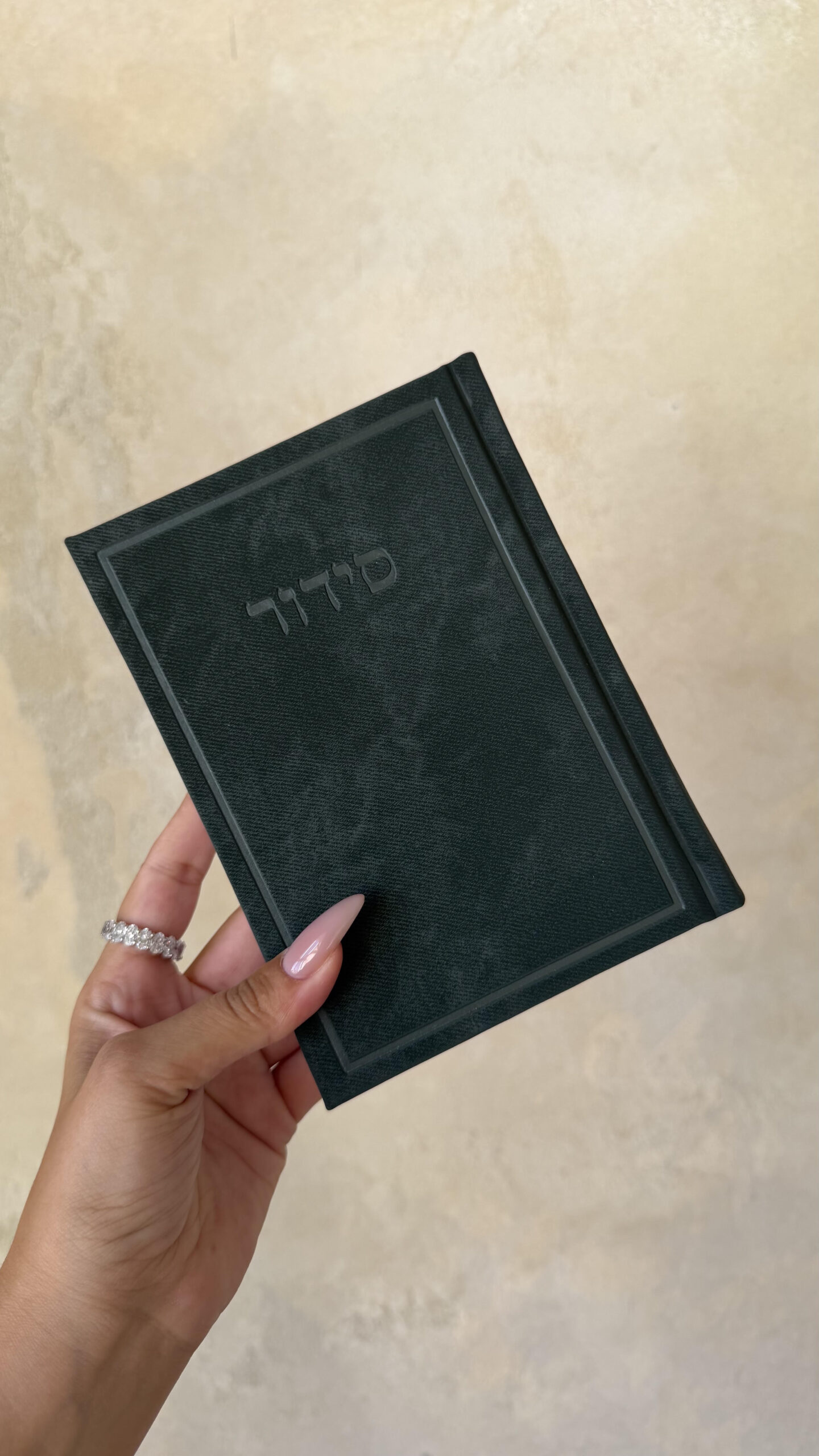unnamed (30) סידור מהודר- ירוק רולקס – תמונה 1