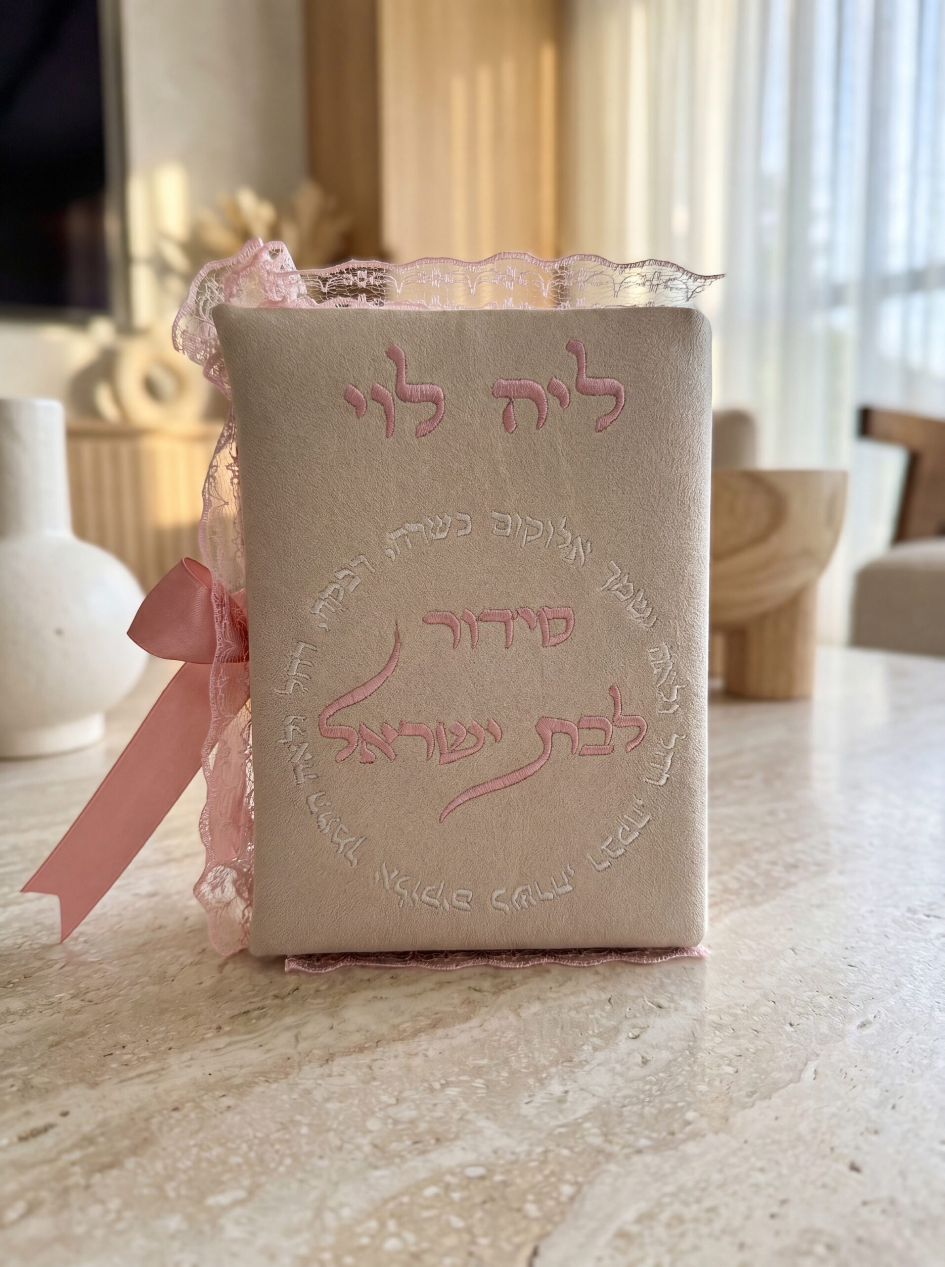4859d9fe-51ad-4abb-a392-2e93b68b4432_file סידור דמוי עור - לאישה ניוד ורוד – תמונה 1