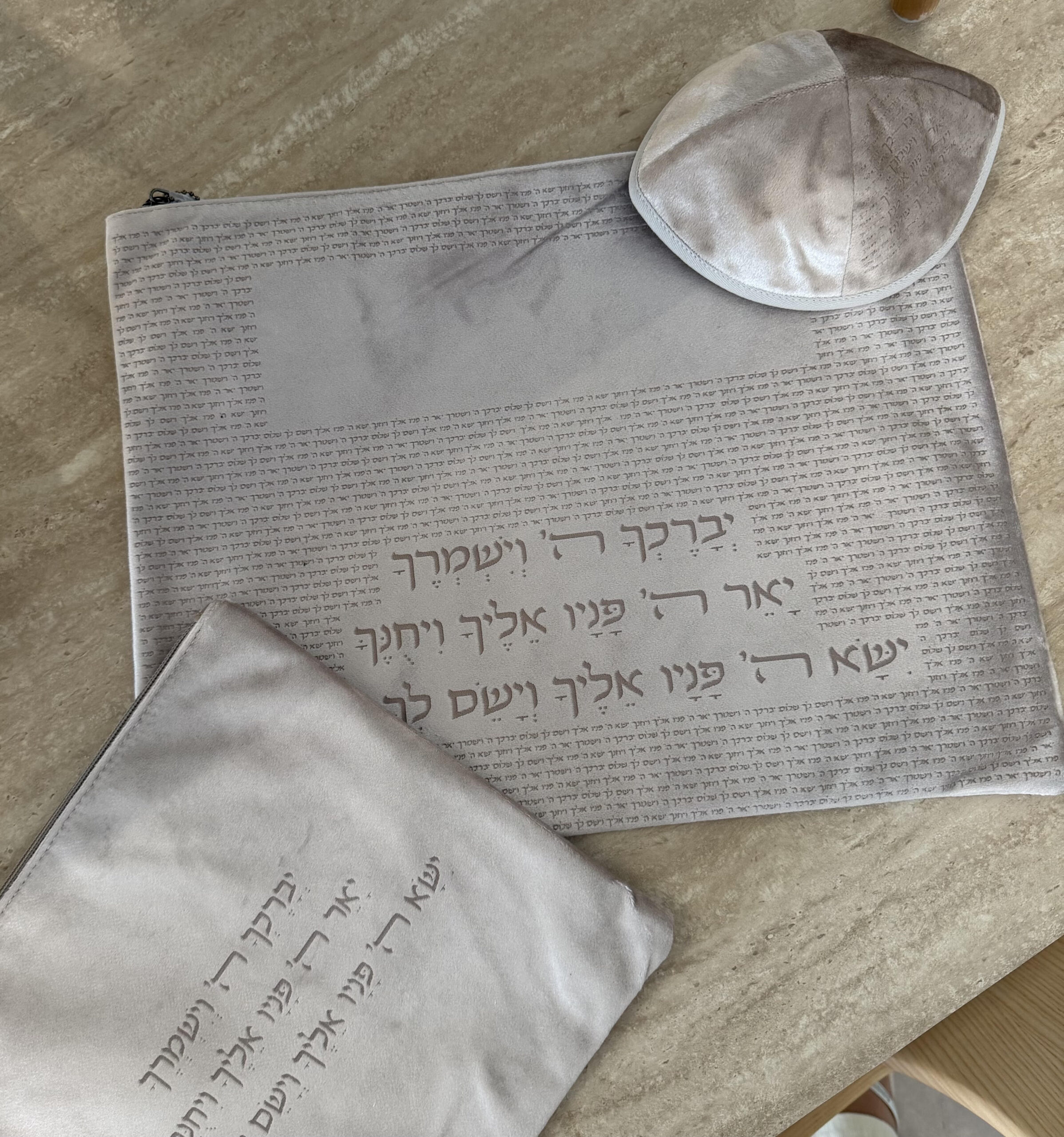 unnamed (11) סט כיסוים וכיפה -קטיפה אפור בז יברכך – תמונה 1